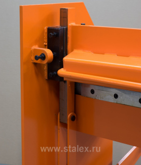 Гильотина механическая ножная Stalex Q01-1.6x1320B